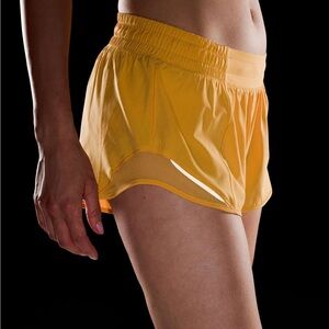 🧡MANGO DREAM🧡 LULULEMON HOTTY HOT SHORTS 2.5 (SZ 4)